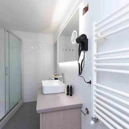 Iron Flat Spagna Steps Apartment *